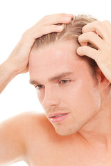 Мужчины тоже беспокоятся о состоянии волос. Решение есть. - NaturalBad.ru - подробно.